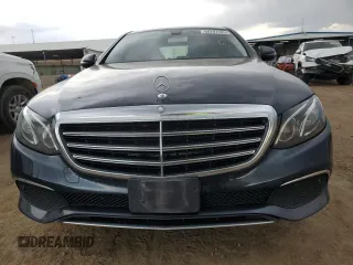 2017 Mercedes-Benz E 300 Luxury with VIN WDDZF4KB4HA185743, listed as a Copart auction lot 60297705 with 96,774 mi miles and Clean title. Bid and sale history available at DreamBid. Image 5.