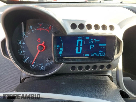 2015 Chevrolet Sonic LT z VIN 1G1JC5SH2F4200996, wystawiony jako Copart lot #53979965 z przebiegiem 129 200 mil mil oraz Szkoda całkowita • Salvage title. Historia ofert i sprzedaży dostępna na DreamBid. Obrazek 9.