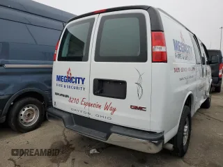 2021 GMC Savana Cargo Van with VIN 1GTW7AFP7M1247760, listed as a Copart auction lot 48441295 with 49,586 mi miles and Salvage Title. Bid and sale history available at carsss.com. Image 3.