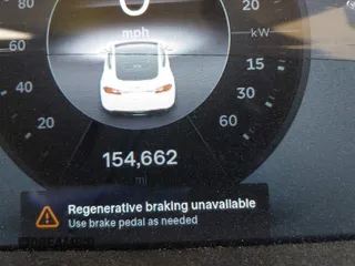 2013 Tesla Model S z VIN 5YJSA1CN6DFP21076, wystawiony jako IAAI lot #41984834 z przebiegiem 154 662 mil mil oraz . Historia ofert i sprzedaży dostępna na DreamBid. Obrazek 15.