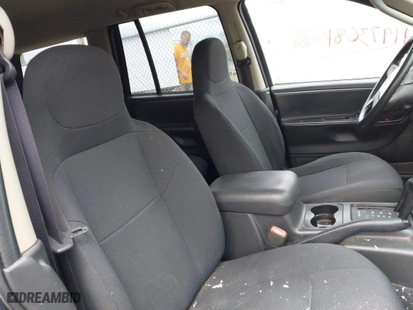 2003 Jeep Grand Cherokee Laredo with VIN 1J4GW48S63C591605, listed as a IAAI auction lot 41973681 with 177,024 mi miles. Bid and sale history available at carsss.com. Image 5.