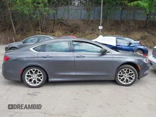 2015 Chrysler 200 C z VIN 1C3CCCEG4FN512713, wystawiony jako IAAI lot #42285227 z przebiegiem 109 379 mil mil oraz . Historia ofert i sprzedaży dostępna na DreamBid. Obrazek 13.