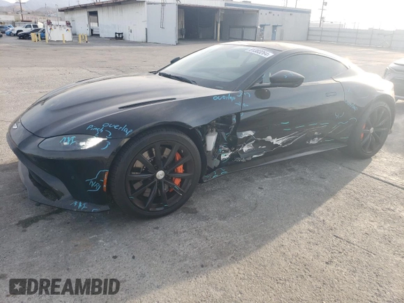 2020 Aston Martin Vantage z VIN SCFSMGAWXLGN04982, wystawiony jako Copart lot #81383264 z przebiegiem 30 891 mil mil oraz Szkody całkowita. Historia ofert i sprzedaży dostępna na DreamBid. Obrazek 1.