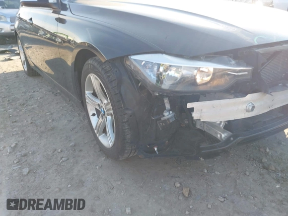 2013 BMW 3 Series 320i xDrive z VIN WBA3C3C54DF982886, wystawiony jako IAAI lot #41907850 z przebiegiem 104 020 mil mil oraz . Historia ofert i sprzedaży dostępna na DreamBid. Obrazek 12.