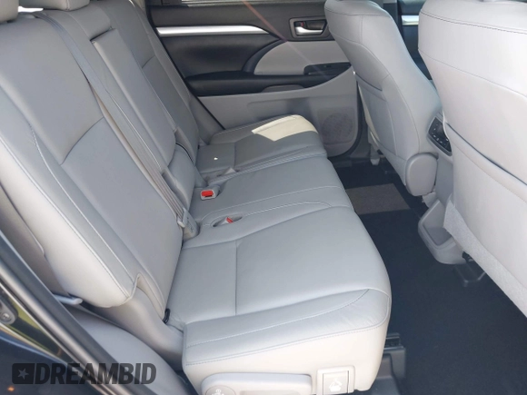 2018 Toyota Highlander SE with VIN 5TDKZRFH3JS549805, listed as a IAAI auction lot 42603465 with 85,547 mi miles and . Bid and sale history available at DreamBid. Image 8.