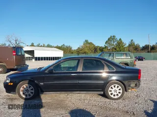 2005 Volvo S80 with VIN YV1TS592051395169, listed as a IAAI auction lot 41202944 with 187,072 mi miles. Bid and sale history available at carsss.com. Image 14.