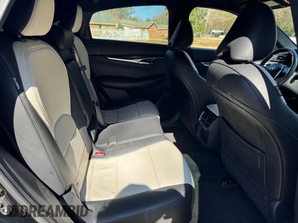 2023 Infiniti QX55 Luxe z VIN 3PCAJ5JR5PF103535, wystawiony jako Copart lot #44084545 z przebiegiem 45 316 mil mil oraz Czysty tytuł • Clean title. Historia ofert i sprzedaży dostępna na DreamBid. Obrazek 6.