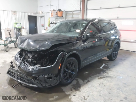 2022 Volkswagen Tiguan SE with VIN 3VV2B7AX1NM112240, listed as a IAAI auction lot 41363279 with 208,771 mi miles. Bid and sale history available at carsss.com. Image 18.