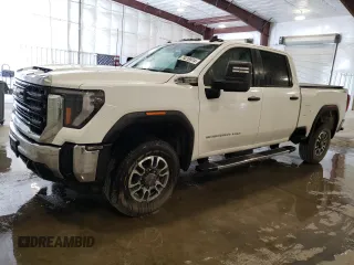 2024 GMC Sierra 3500HD Pro z VIN 1GT49SE75RF393920, wystawiony jako Copart lot #74218914 z przebiegiem 9858 mil mil oraz Szkoda całkowita • Salvage title. Historia ofert i sprzedaży dostępna na DreamBid. Obrazek 1.