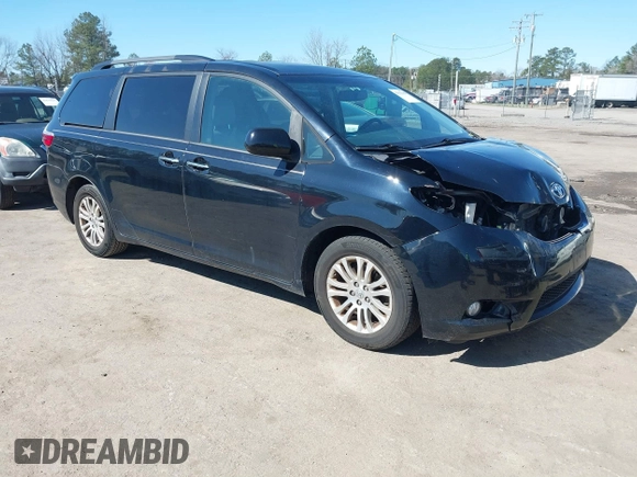 2017 Toyota Sienna XLE Auto Access Seat with VIN 5TDYZ3DC0HS833692, listed as a IAAI auction lot 41810308 with 112,806 mi miles. Bid and sale history available at carsss.com. Image 1.