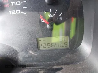 2006 Ford F-150 XL with VIN 1FTRF14506NA75424, listed as a IAAI auction lot 41580902 with 229,696 mi miles. Bid and sale history available at carsss.com. Image 7.