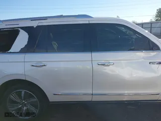2019 Lincoln Navigator Reserve with VIN 5LMJJ2LT2KEL09194, listed as a IAAI auction lot 40900152 with 117,272 mi miles. Bid and sale history available at carsss.com. Image 14.