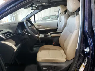 2024 Toyota Sienna XLE with VIN 5TDJSKFC6RS109729, listed as a Copart auction lot 49429595 with 17,404 mi miles and Salvage Title. Bid and sale history available at DreamBid. Image 7.