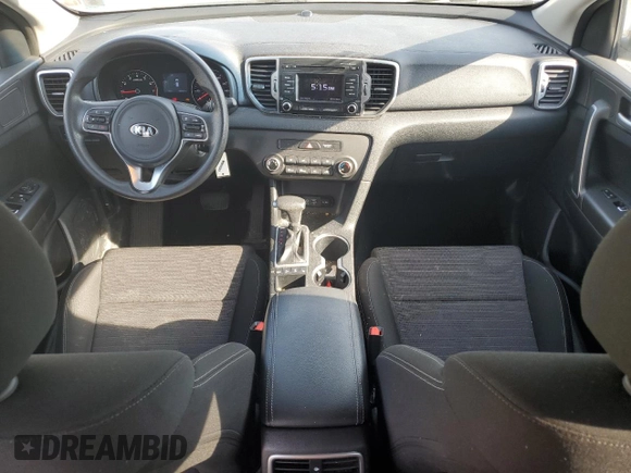 2018 Kia Sportage LX z VIN KNDPMCAC7J7448175, wystawiony jako Copart lot #59800765 z przebiegiem 138 825 mil mil oraz Czysty tytuł • Clean title. Historia ofert i sprzedaży dostępna na DreamBid. Obrazek 8.
