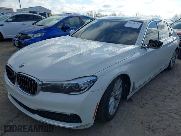 2018 BMW 7 Series 740i with VIN WBA7E2C50JG742505, listed as a IAAI auction lot 41238238 with 111,901 mi miles. Bid and sale history available at carsss.com. Image 17.