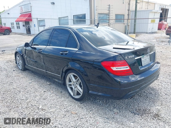 2013 Mercedes-Benz C 300 Sport с VIN WDDGF8AB3DA839741, выставлен на аукционе IAAI как лот 42647321 с пробегом 234 146 миль миль и . История ставок и продаж доступна на DreamBid. Изображение 3.