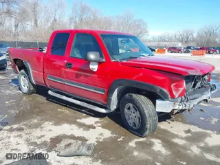2003 Chevrolet Silverado 1500 LS with VIN 2GCEK19T931230082, listed as a IAAI auction lot 41625382 with 204,638 mi miles. Bid and sale history available at carsss.com. Image 1.