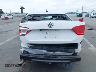 2014 Volkswagen Passat S z VIN 1VWAT7A30EC113737, wystawiony jako IAAI lot #42029001 z przebiegiem 115 378 mil mil oraz . Historia ofert i sprzedaży dostępna na DreamBid. Obrazek 17.