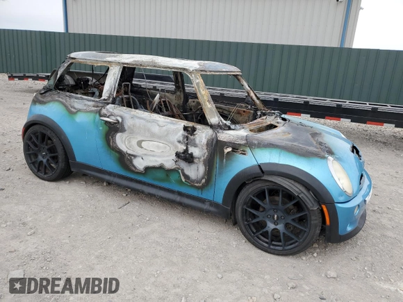 2005 MINI Hardtop S z VIN WMWRE33465TD90424, wystawiony jako Copart lot #50558185 z przebiegiem Nie podano mil oraz Nie do naprawy • Non repairable. Historia ofert i sprzedaży dostępna na DreamBid. Obrazek 4.