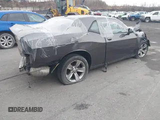 2017 Dodge Challenger SXT z VIN 2C3CDZAG6HH614807, wystawiony jako IAAI lot #35678971 z przebiegiem 65 795 mil mil oraz . Historia ofert i sprzedaży dostępna na DreamBid. Obrazek 4.