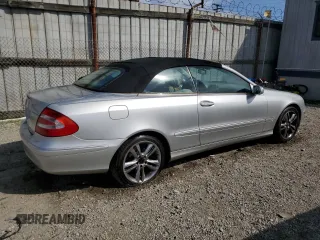 2004 Mercedes-Benz CLK 320 z VIN WDBTK65G24T032144, wystawiony jako Copart lot #48421025 z przebiegiem 157 180 mil mil oraz Szkody całkowita. Historia ofert i sprzedaży dostępna na DreamBid. Obrazek 3.