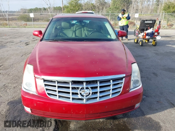 2008 Cadillac DTS 1SA z VIN 1G6KD57Y68U165791, wystawiony jako IAAI lot #41579605 z przebiegiem 94 451 mil mil oraz . Historia ofert i sprzedaży dostępna na DreamBid. Obrazek 12.