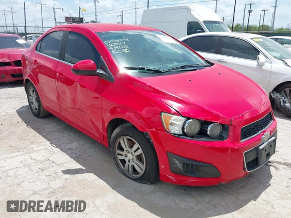 2015 Chevrolet Sonic LT z VIN 1G1JC5SH4F4160047, wystawiony jako IAAI lot #42440220 z przebiegiem Nie podano mil oraz . Historia ofert i sprzedaży dostępna na DreamBid. Obrazek 1.