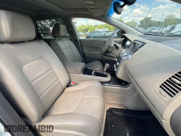 2014 Nissan Murano LE z VIN JN8AZ1MU3EW404562, wystawiony jako Copart lot #58057755 z przebiegiem 56 948 mil mil oraz Szkoda całkowita • Salvage title. Historia ofert i sprzedaży dostępna na DreamBid. Obrazek 5.