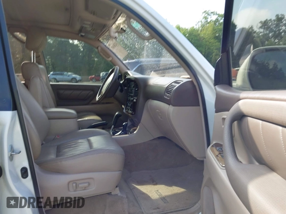 2000 Toyota Land Cruiser z VIN JT3HT05J4Y0084531, wystawiony jako IAAI lot #42381507 z przebiegiem 184 478 mil mil oraz . Historia ofert i sprzedaży dostępna na DreamBid. Obrazek 5.