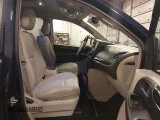 2013 Chrysler Town & Country Touring with VIN 2C4RC1BG7DR517970, listed as a IAAI auction lot 42028284 with 122,053 mi miles. Bid and sale history available at carsss.com. Image 5.