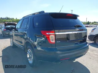 2014 Ford Explorer XLT with VIN 1FM5K8D83EGB11697, listed as a IAAI auction lot 42203447 with 155,027 mi miles and . Bid and sale history available at carsss.com. Image 3.