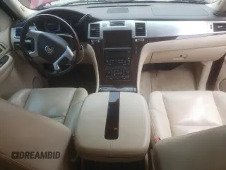2007 Cadillac Escalade z VIN 1GYFK63807R329693, wystawiony jako Copart lot #56887685 z przebiegiem 136 076 mil mil oraz Szkoda całkowita • Salvage title. Historia ofert i sprzedaży dostępna na DreamBid. Obrazek 8.