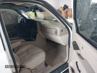 2004 GMC Yukon SLE z VIN 1GKEC13V64R107506, wystawiony jako IAAI lot #41407353 z przebiegiem 215 127 mil mil oraz . Historia ofert i sprzedaży dostępna na DreamBid. Obrazek 5.