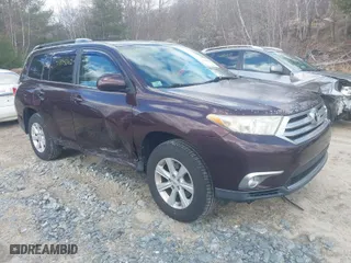 2011 Toyota Highlander with VIN 5TDBK3EH8BS059381, listed as a IAAI auction lot 41894262 with 138,520 mi miles. Bid and sale history available at carsss.com. Image 1.