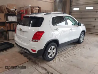 2017 Chevrolet Trax LT with VIN KL7CJPSB5HB191610, listed as a IAAI auction lot 41777447 with 97,392 mi miles. Bid and sale history available at carsss.com. Image 4.