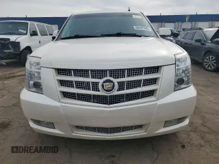 2012 Cadillac Escalade Premium z VIN 1GYS4CEF2CR315324, wystawiony jako Copart lot #58447245 z przebiegiem 227 418 mil mil oraz Czysty tytuł • Clean title. Historia ofert i sprzedaży dostępna na DreamBid. Obrazek 5.