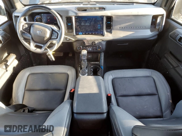 2024 Ford Bronco z VIN 1FMEE1BPXRLA33991, wystawiony jako Copart lot #42259825 z przebiegiem 24 969 mil mil oraz Szkoda całkowita • Salvage title. Historia ofert i sprzedaży dostępna na DreamBid. Obrazek 8.