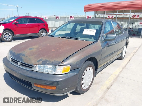 1996 Honda Accord LX with VIN 1HGCD5633TA286104, listed as a IAAI auction lot 42004112 with 186,586 mi miles and . Bid and sale history available at carsss.com. Image 17.