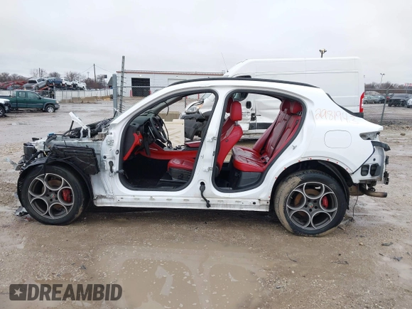 2019 Alfa Romeo Stelvio z VIN ZASPAKAN8K7C38424, wystawiony jako IAAI lot #41476001 z przebiegiem Nie podano mil oraz . Historia ofert i sprzedaży dostępna na DreamBid. Obrazek 15.