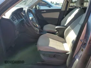 2020 Volkswagen Tiguan SE z VIN 3VV3B7AX8LM036808, wystawiony jako Copart lot #42124825 z przebiegiem 116 297 mil mil oraz Nie do naprawy. Historia ofert i sprzedaży dostępna na DreamBid. Obrazek 7.