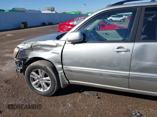 2006 Toyota Highlander z VIN JTEDW21A460012014, wystawiony jako IAAI lot #41105328 z przebiegiem 135 650 mil mil oraz . Historia ofert i sprzedaży dostępna na DreamBid. Obrazek 6.