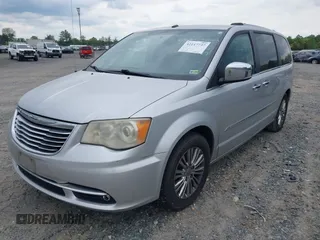 2011 Chrysler Town & Country Limited z VIN 2A4RR6DG9BR614281, wystawiony jako IAAI lot #42117737 z przebiegiem 191 656 mil mil oraz . Historia ofert i sprzedaży dostępna na DreamBid. Obrazek 2.