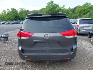 2012 Toyota Sienna XLE AAS z VIN 5TDYK3DC5CS224787, wystawiony jako IAAI lot #42519653 z przebiegiem 139 062 mil mil oraz . Historia ofert i sprzedaży dostępna na DreamBid. Obrazek 17.