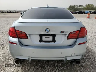 2013 BMW M5 z VIN WBSFV9C53DD096706, wystawiony jako Copart lot #48576395 z przebiegiem 119 538 mil mil oraz Szkoda całkowita • Salvage title. Historia ofert i sprzedaży dostępna na DreamBid. Obrazek 6.