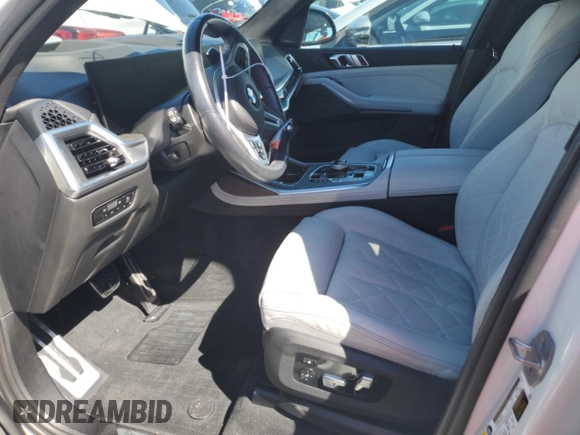 2023 BMW X7 M60i z VIN 5UX33EM07P9P54139, wystawiony jako Copart lot #74120224 z przebiegiem Nie podano mil oraz Szkoda całkowita • Salvage title. Historia ofert i sprzedaży dostępna na DreamBid. Obrazek 7.