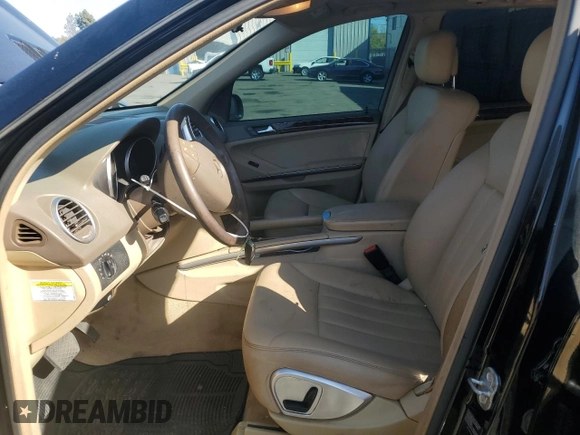 2008 Mercedes-Benz M 550 z VIN 4JGBB72E98A408602, wystawiony jako Copart lot #53737675 z przebiegiem 209 796 mil mil oraz Szkoda całkowita • Salvage title. Historia ofert i sprzedaży dostępna na DreamBid. Obrazek 7.