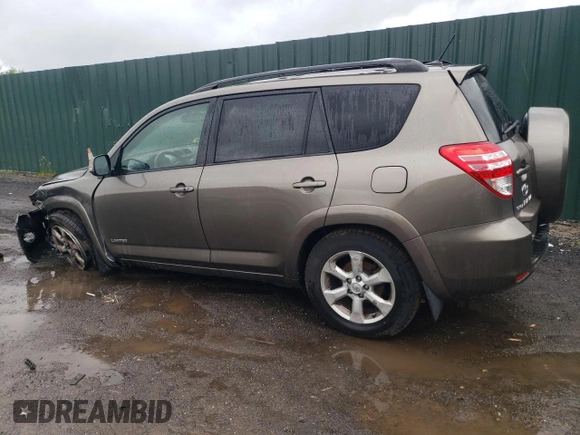 2010 Toyota RAV4 Limited z VIN JTMDK4DV6AD012804, wystawiony jako Copart lot #56024605 z przebiegiem Nie podano mil oraz Szkoda całkowita • Salvage title. Historia ofert i sprzedaży dostępna na DreamBid. Obrazek 2.