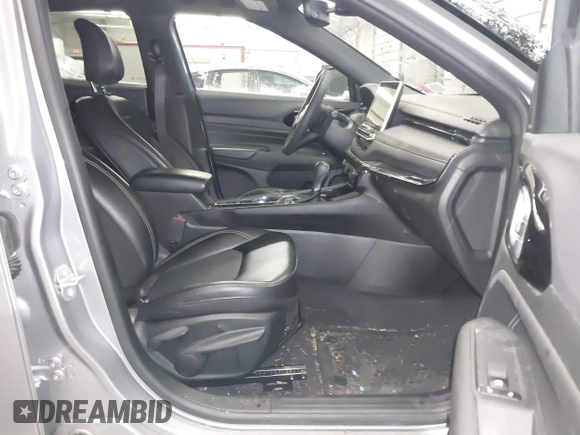 2023 Jeep Compass Latitude with VIN 3C4NJDBN6PT549752, listed as a IAAI auction lot 41225196 with 23,349 mi miles and . Bid and sale history available at DreamBid. Image 5.