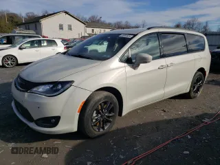 2020 Chrysler Pacifica Launch Edition z VIN 2C4RC3BG7LR288488, wystawiony jako Copart lot #86993824 z przebiegiem 32 589 mil mil oraz Szkody całkowita. Historia ofert i sprzedaży dostępna na DreamBid. Obrazek 1.