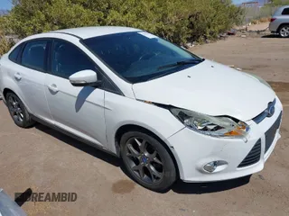 2013 Ford Focus SE z VIN 1FADP3F25DL164555, wystawiony jako IAAI lot #41945007 z przebiegiem 119 699 mil mil oraz . Historia ofert i sprzedaży dostępna na DreamBid. Obrazek 1.